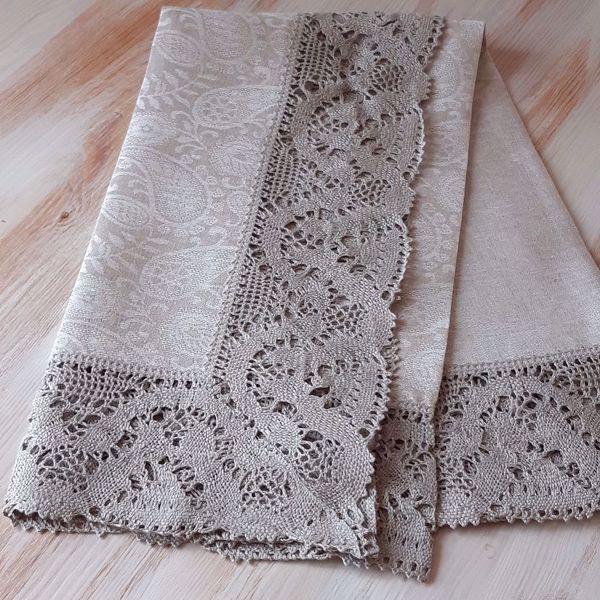 Picture of Tablecloth "Paysley" with laces 100X100