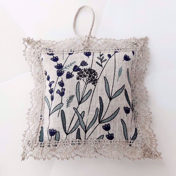 Picture of Lavender pillow Romantic